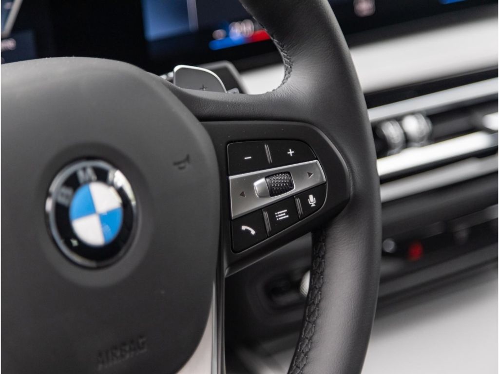 BMW 318 2024