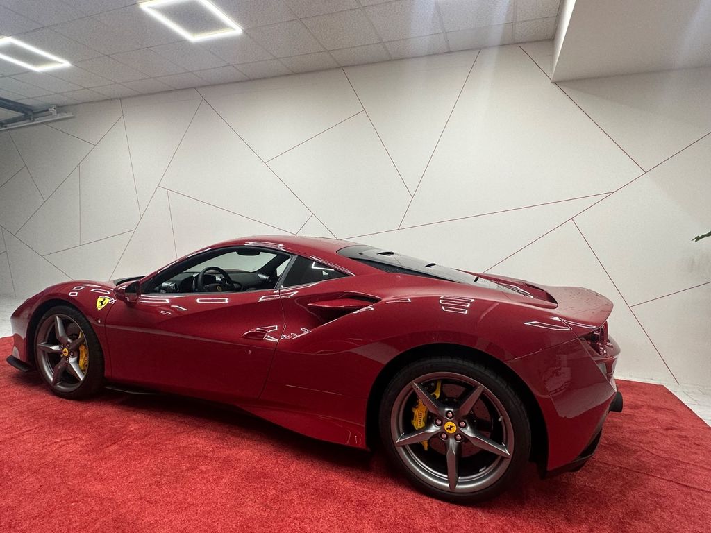 Ferrari F8 2021
