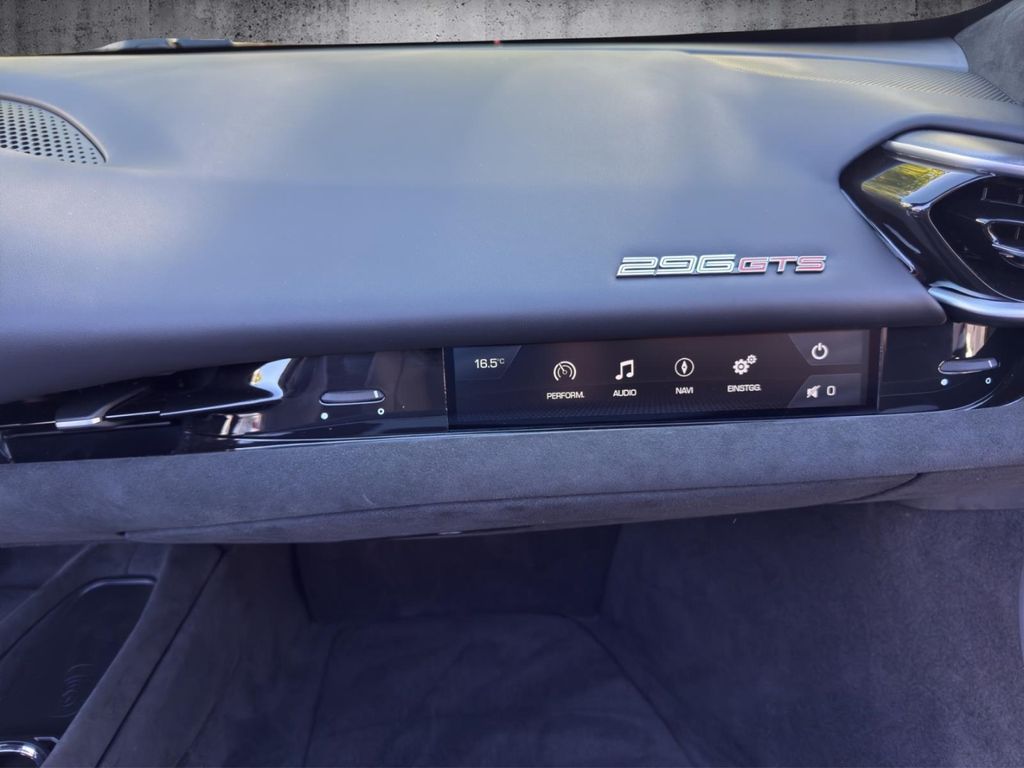 Ferrari 296 GTS 2025