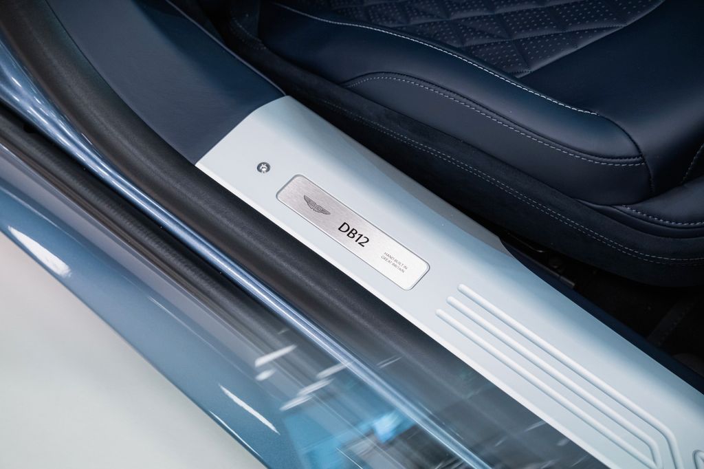 Aston Martin DB12