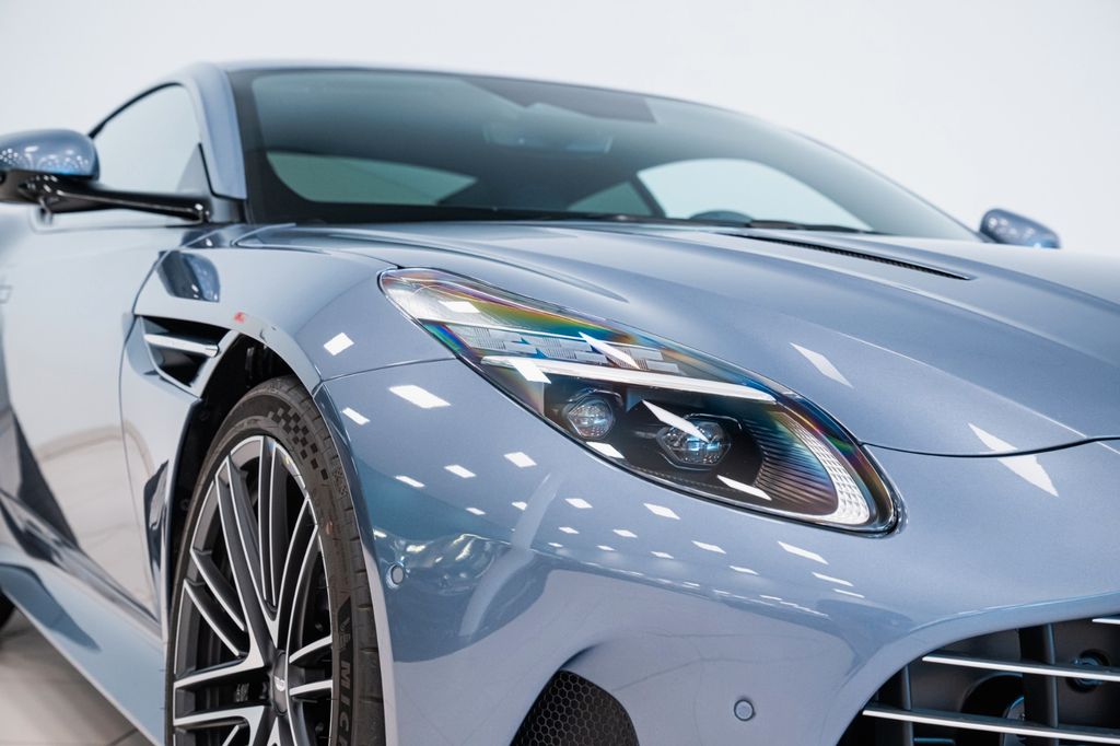Aston Martin DB12