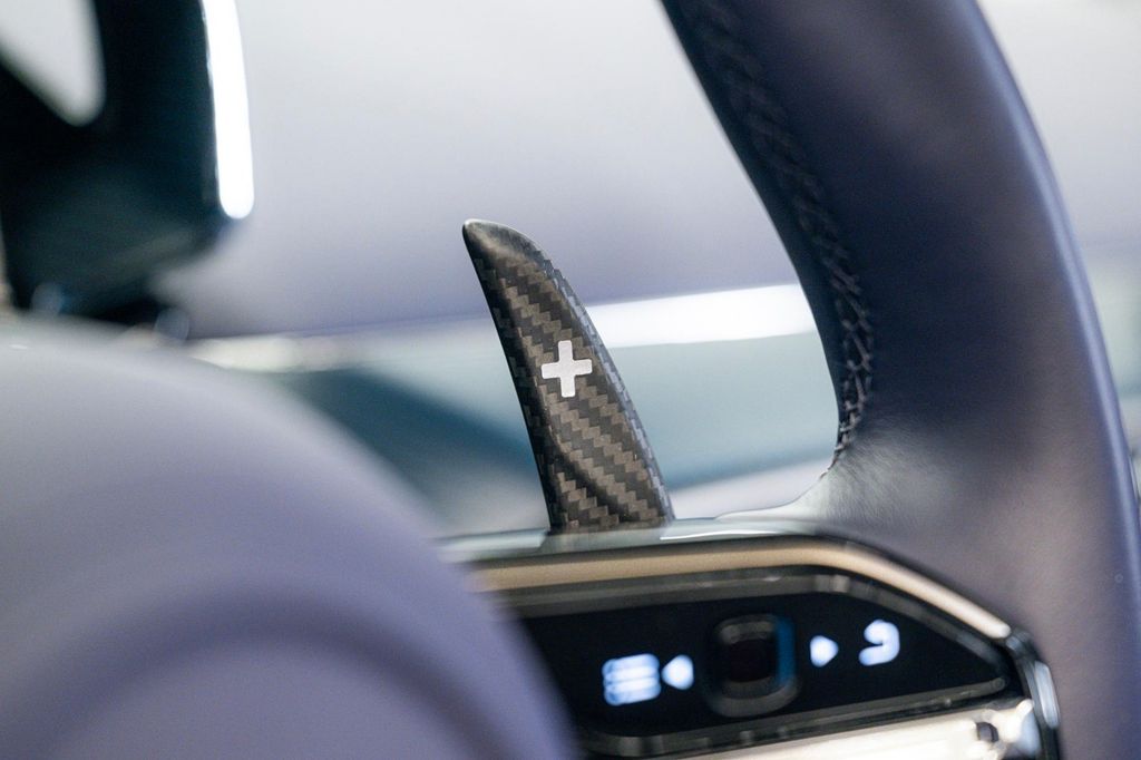 Aston Martin V8 Vantage 2025