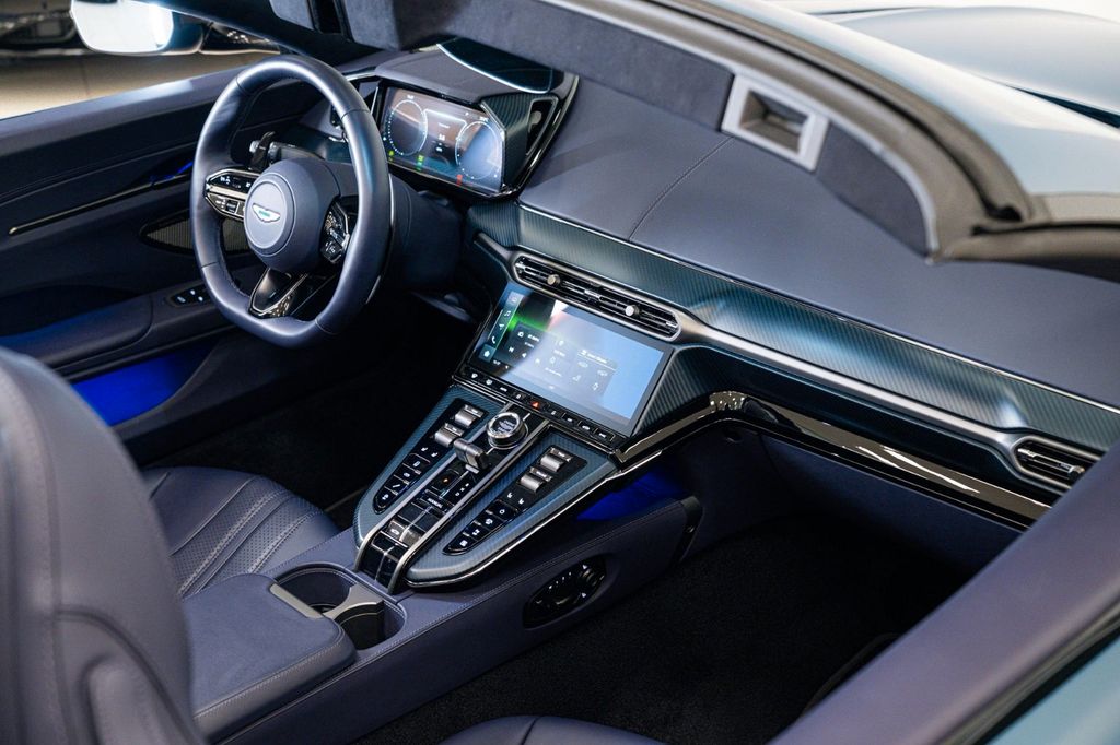 Aston Martin V8 Vantage 2025