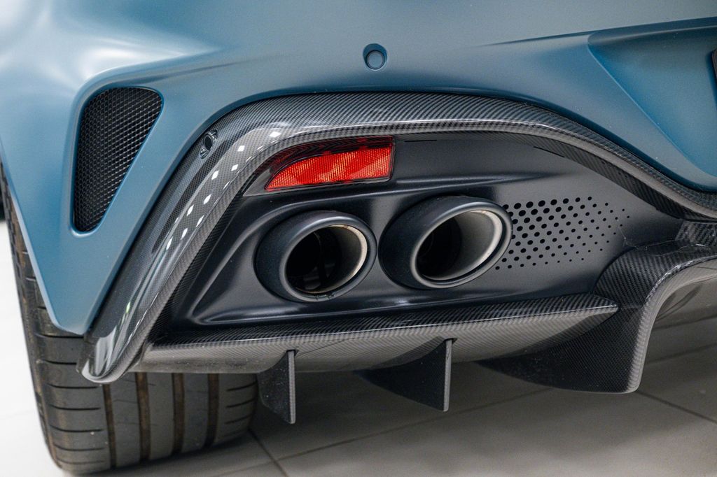 Aston Martin V8 Vantage 2025