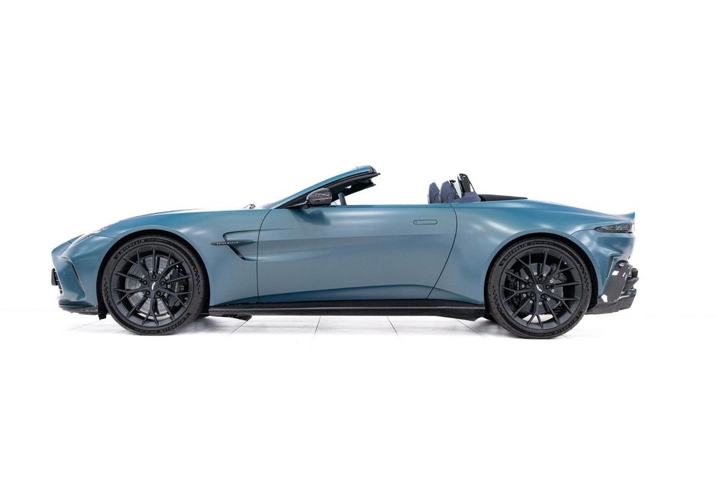 Aston Martin V8 Vantage 2025