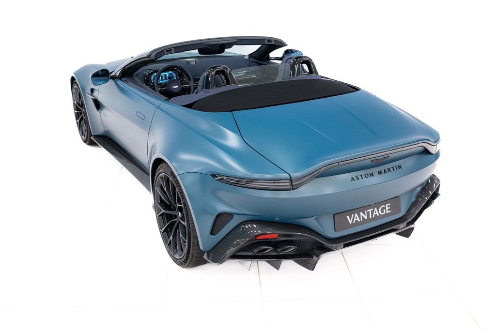 Aston Martin V8 Vantage 2025