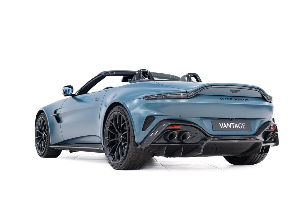 Aston Martin V8 Vantage 2025