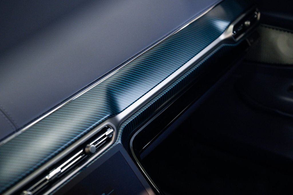 Aston Martin V8 Vantage 2025