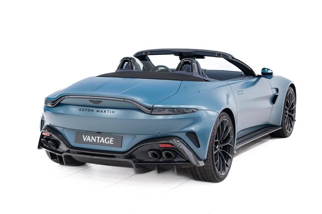 Aston Martin V8 Vantage 2025
