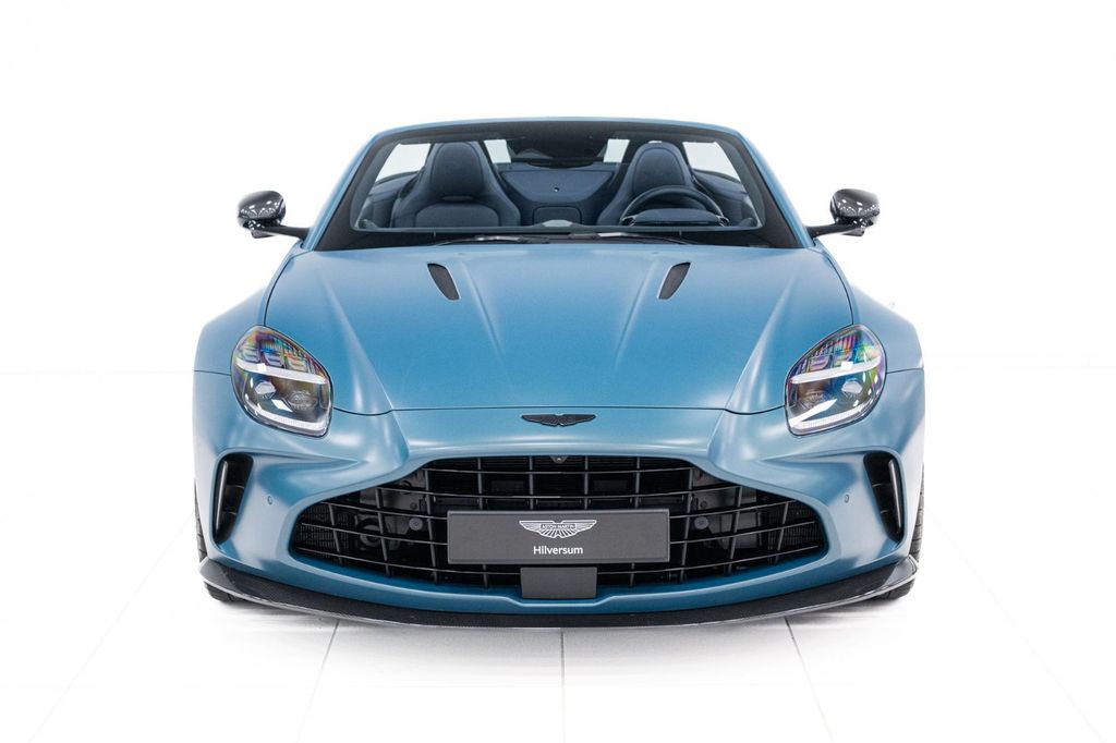 Aston Martin V8 Vantage 2025