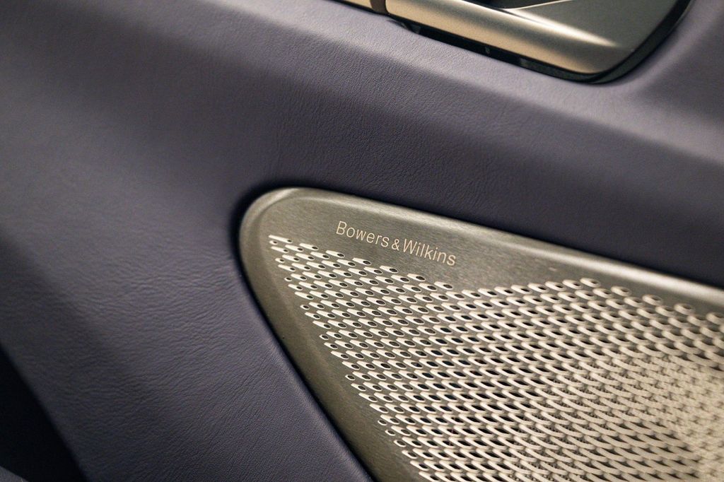 Aston Martin V8 Vantage 2025