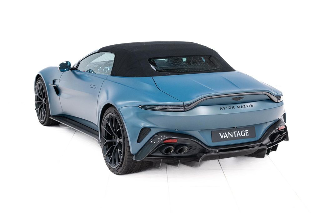 Aston Martin V8 Vantage 2025