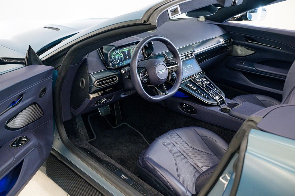 Aston Martin V8 Vantage 2025