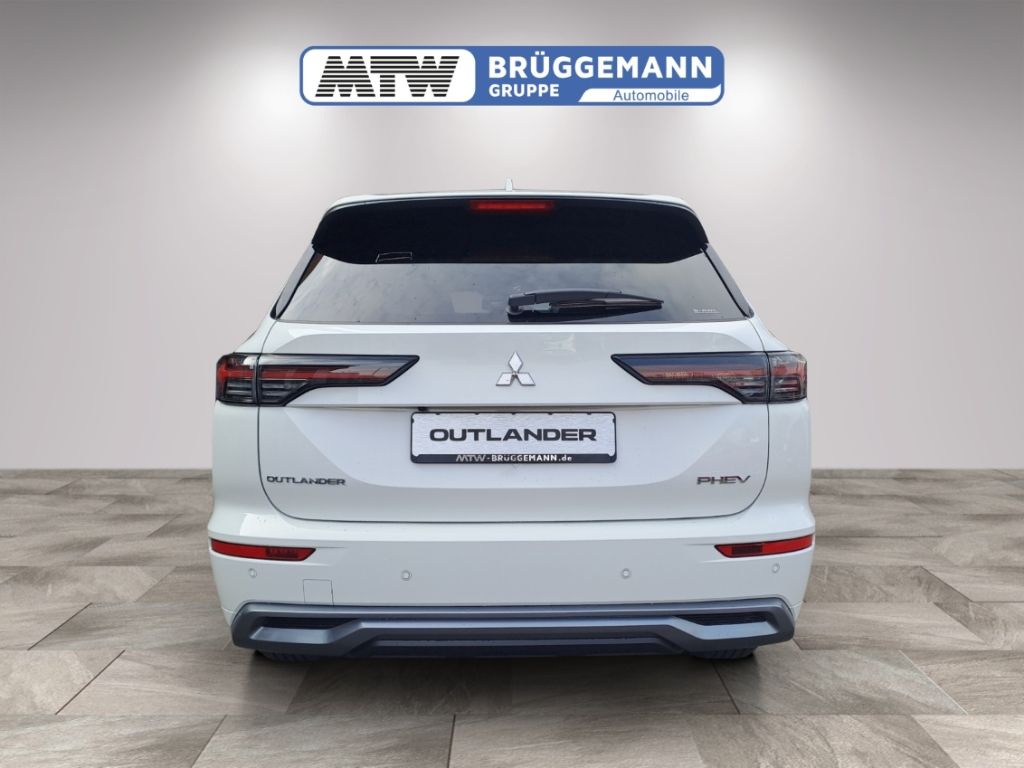Mitsubishi Plug-in Hybrid Outlander 2025