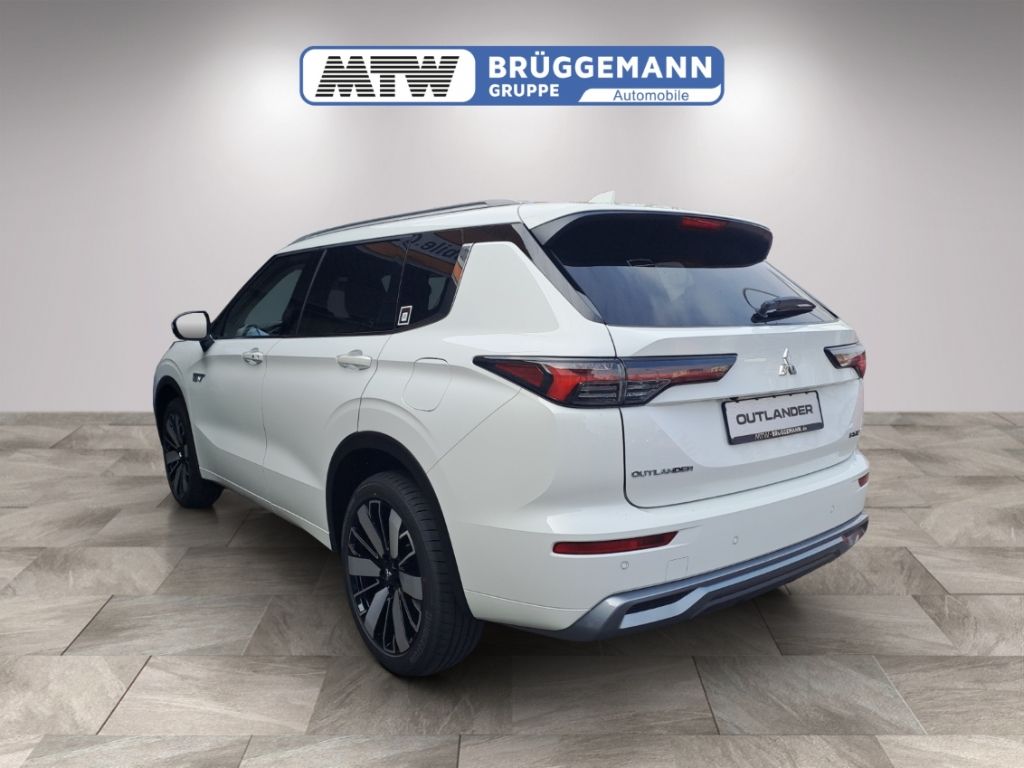 Mitsubishi Plug-in Hybrid Outlander 2025