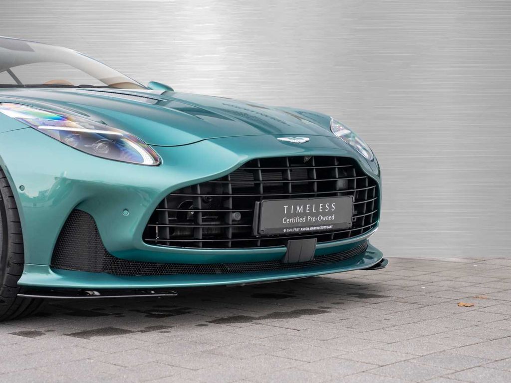 Aston Martin DB12 2024