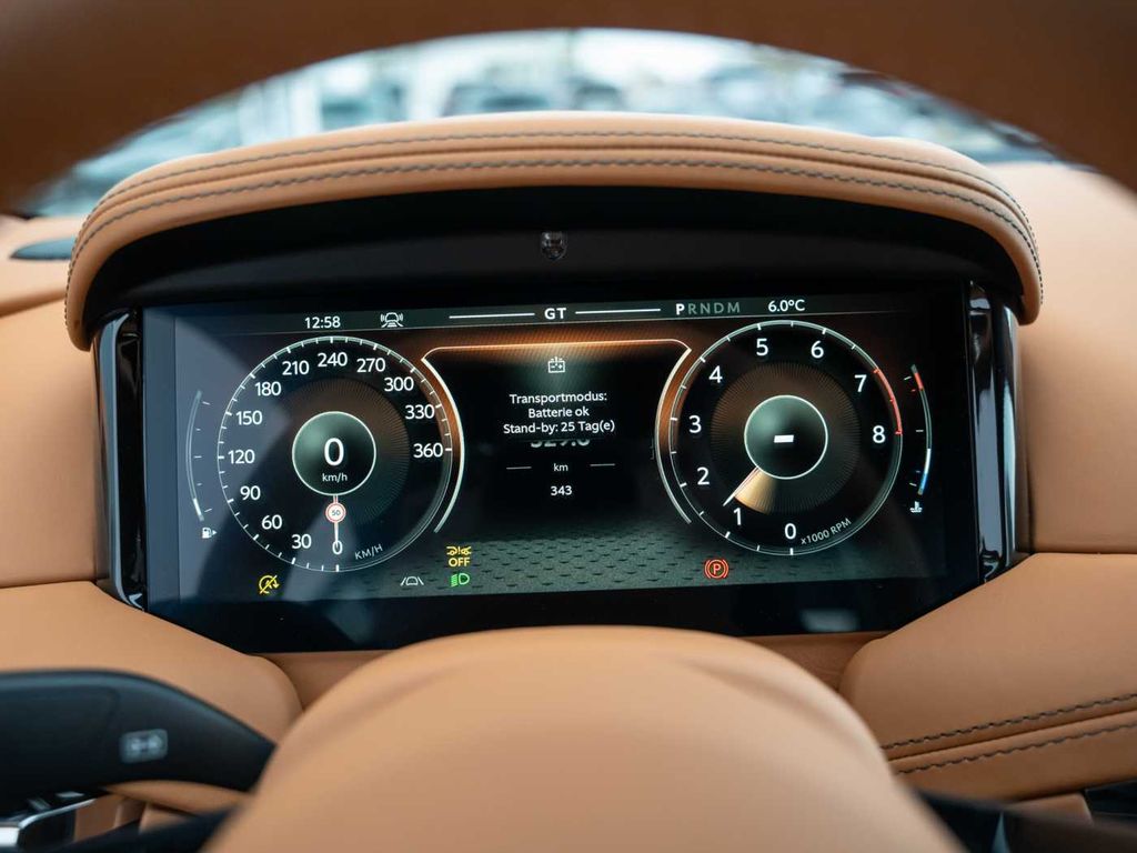 Aston Martin DB12 2024