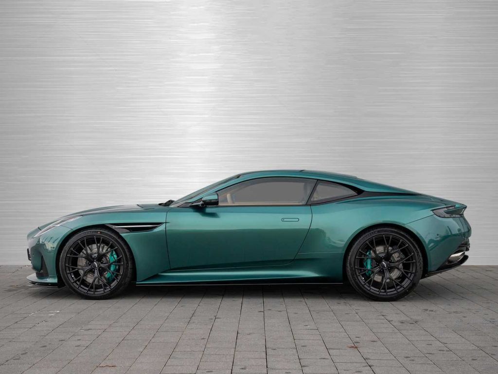 Aston Martin DB12 2024