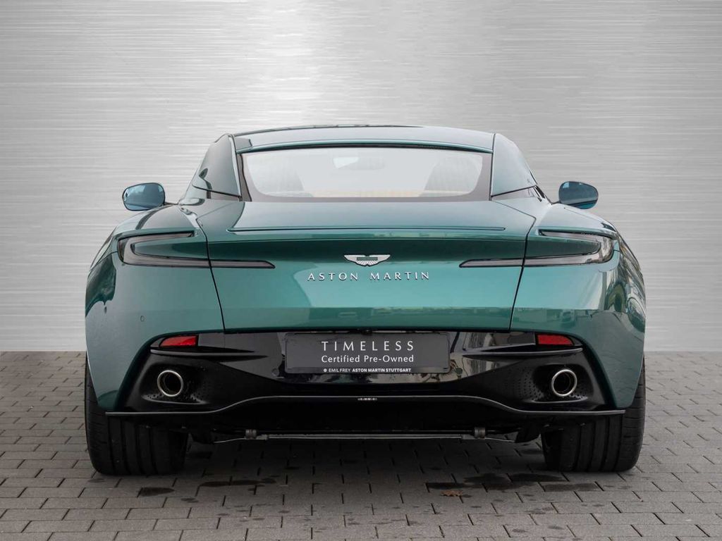 Aston Martin DB12 2024