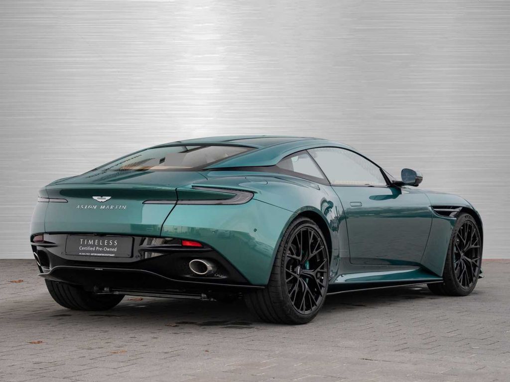 Aston Martin DB12 2024