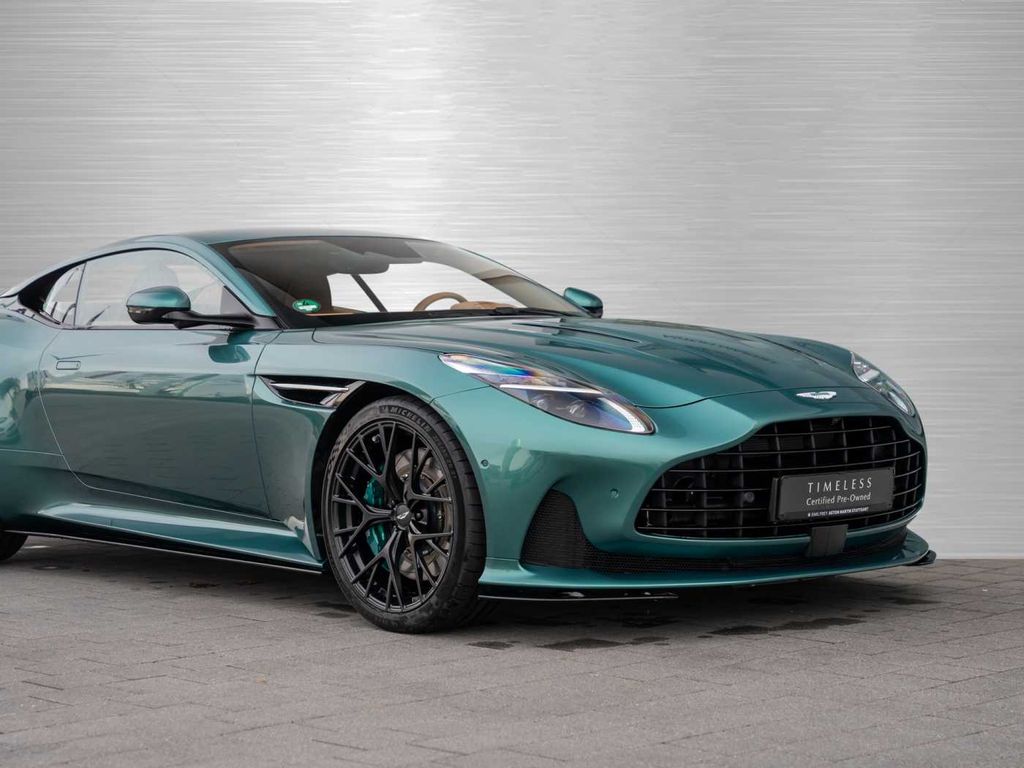 Aston Martin DB12 2024