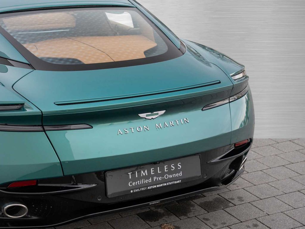 Aston Martin DB12 2024