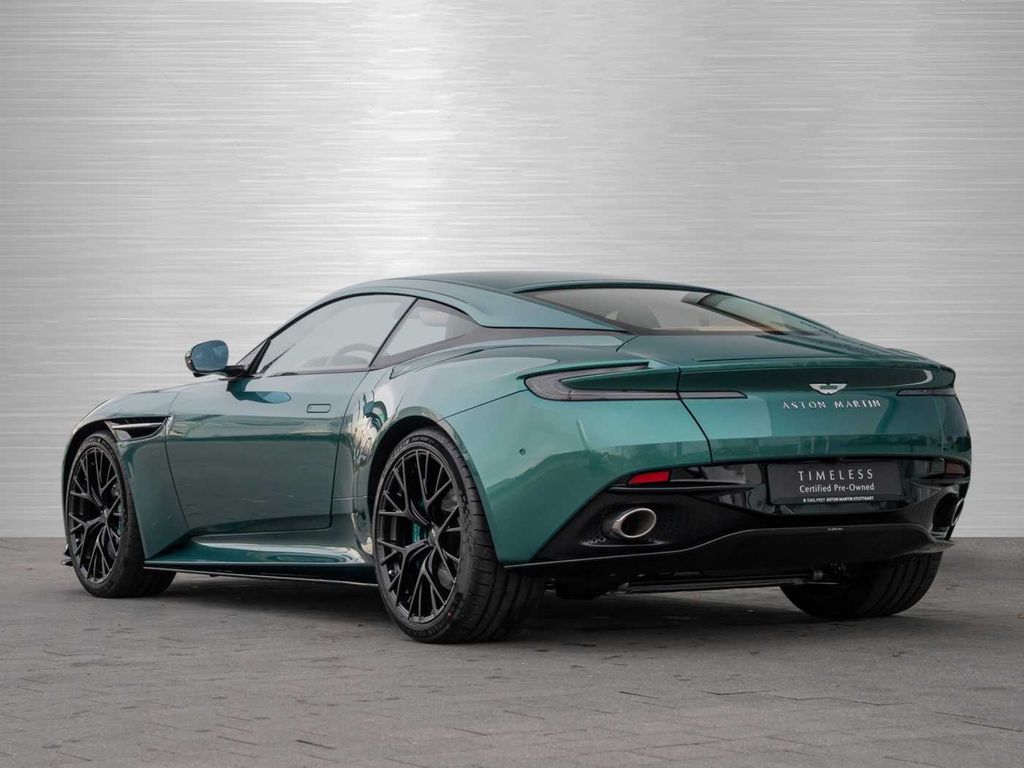 Aston Martin DB12 2024