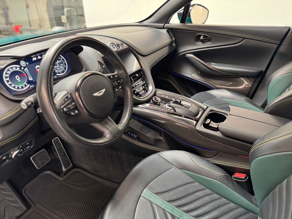 Aston Martin DBX 2023