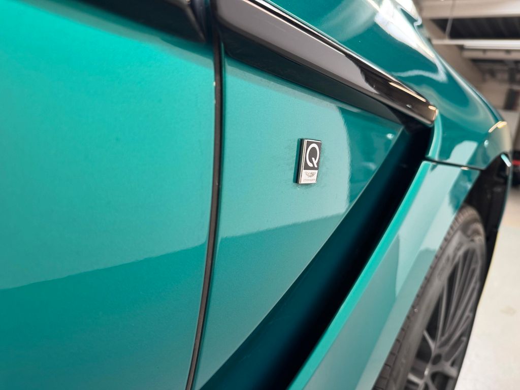 Aston Martin DBX 2023