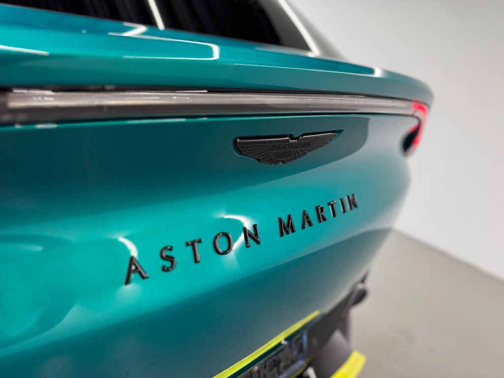 Aston Martin DBX 2023