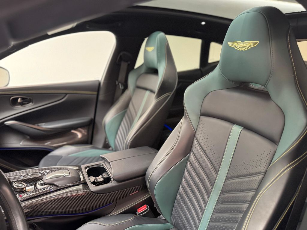 Aston Martin DBX 2023