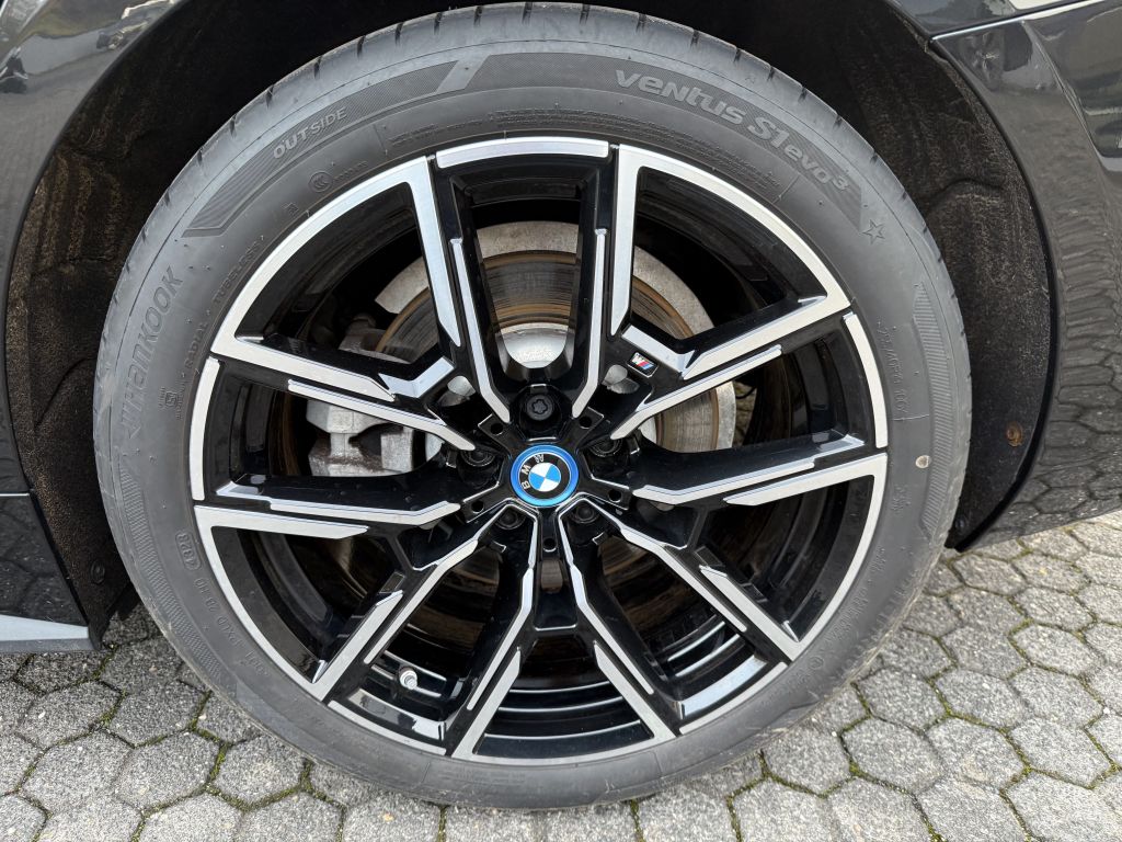 BMW i4 2023