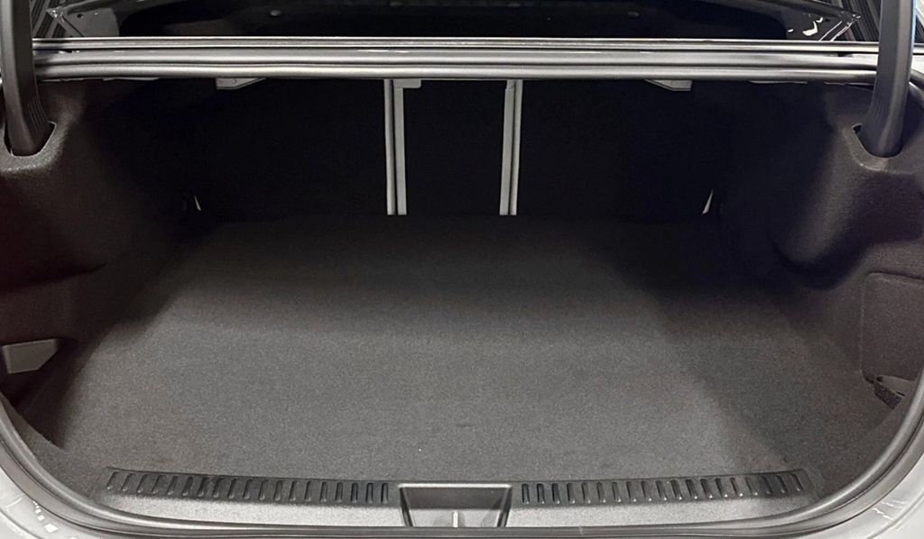 Mercedes-Benz E 300 2025