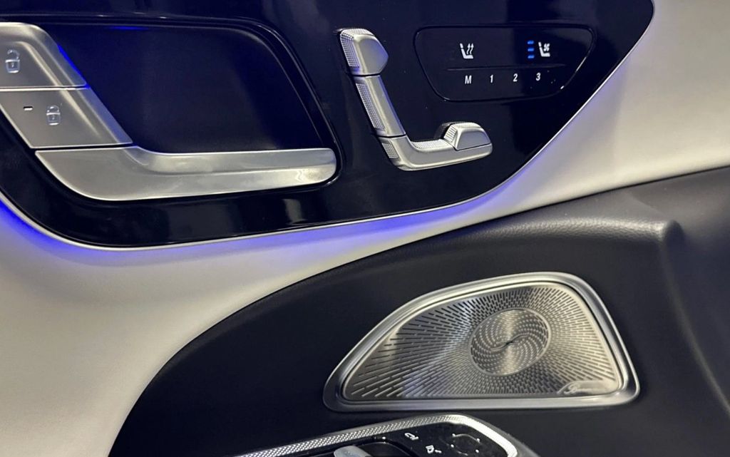 Mercedes-Benz E 300 2025