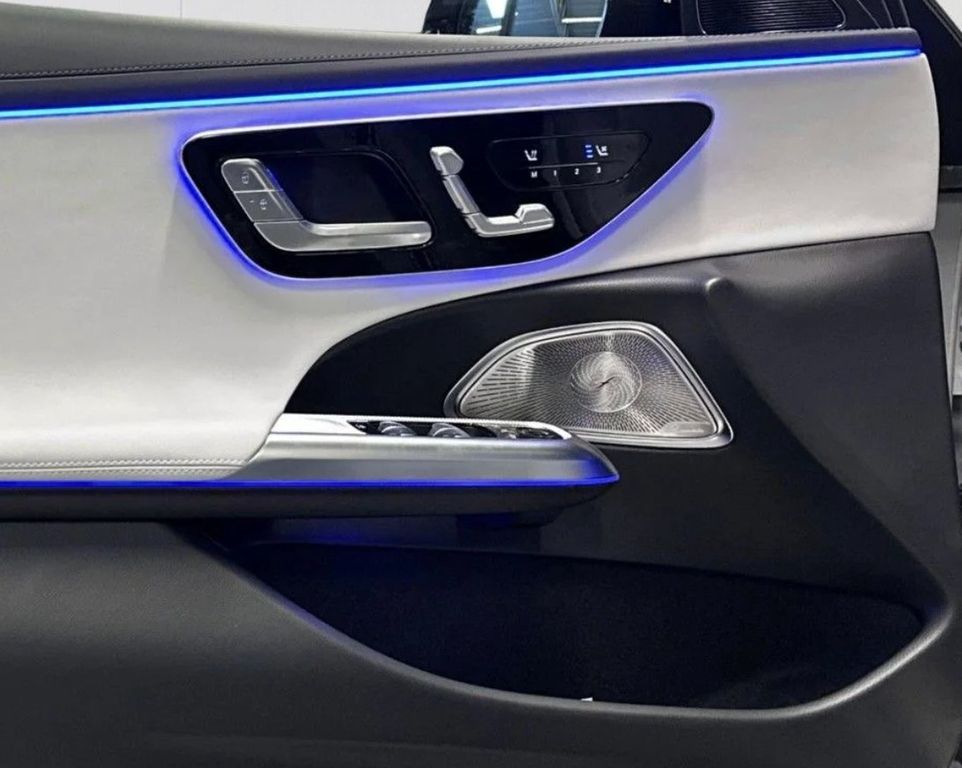 Mercedes-Benz E 300 2025