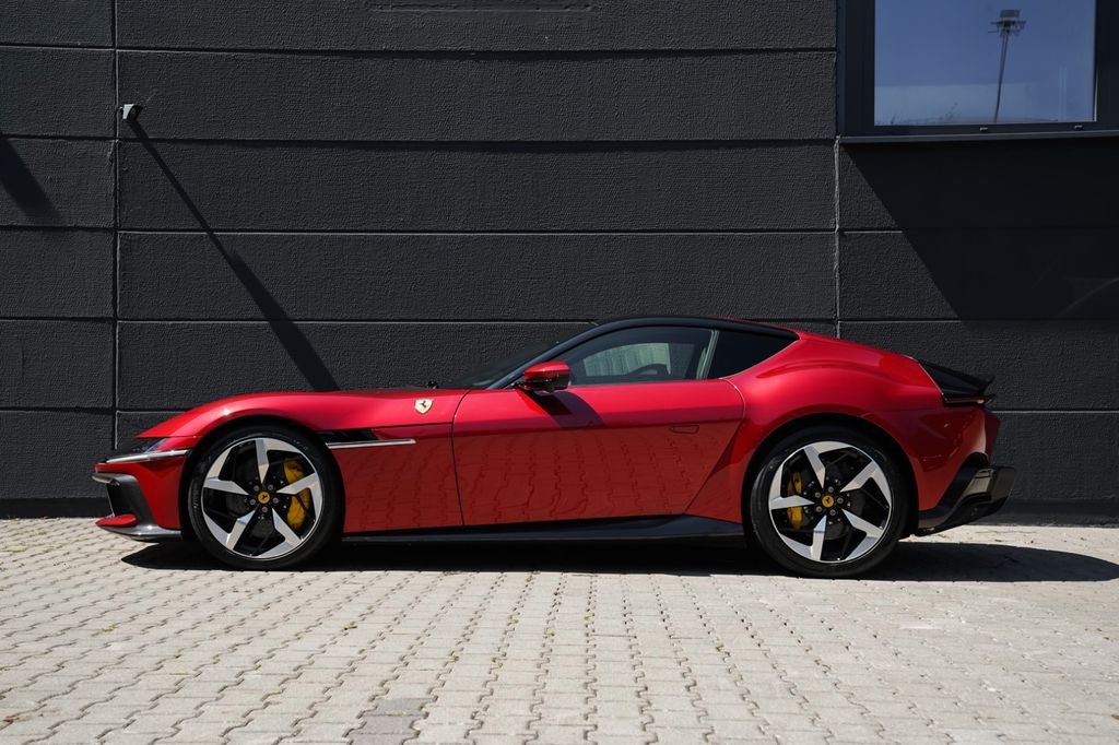 Ferrari 12Cilindri 2025