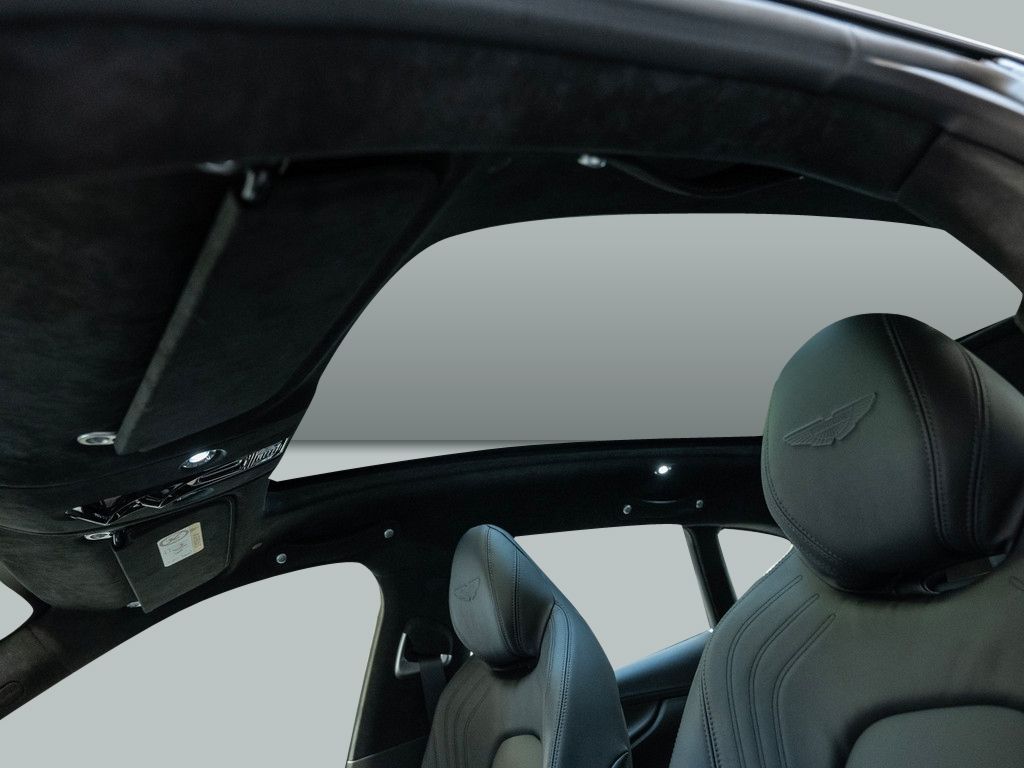 Aston Martin DBX 2024