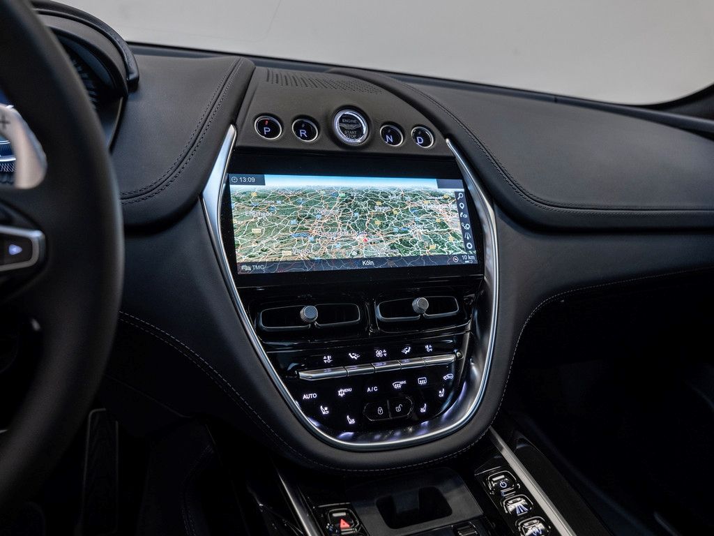 Aston Martin DBX 2024