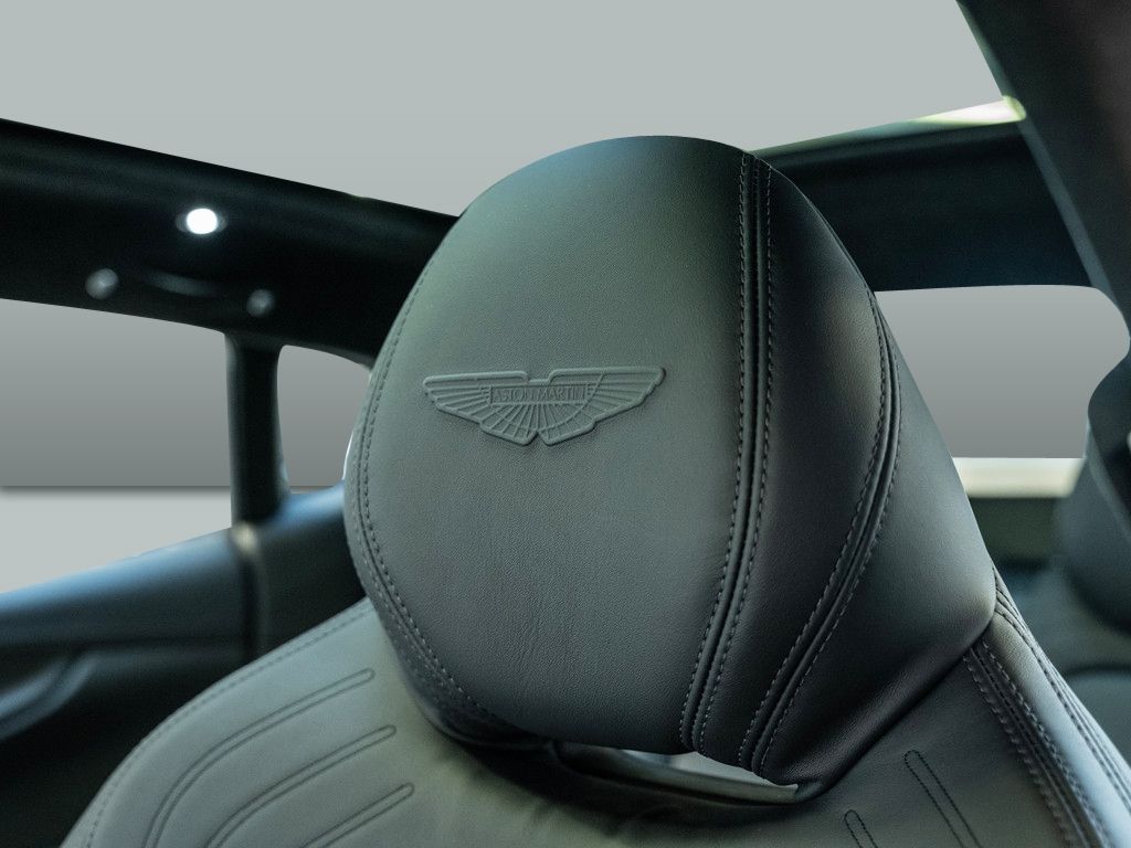 Aston Martin DBX 2024