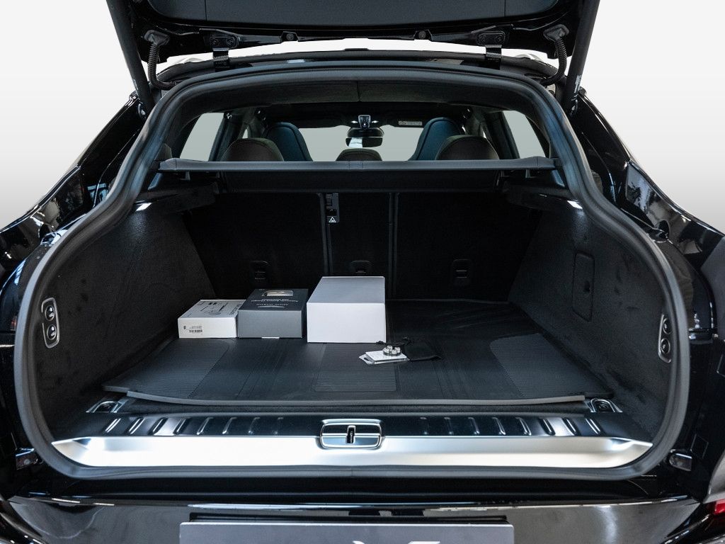 Aston Martin DBX 2024