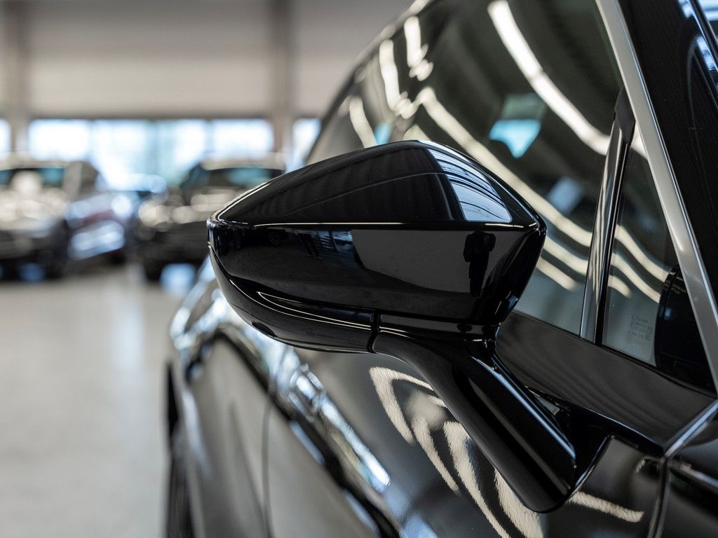 Aston Martin DBX 2024