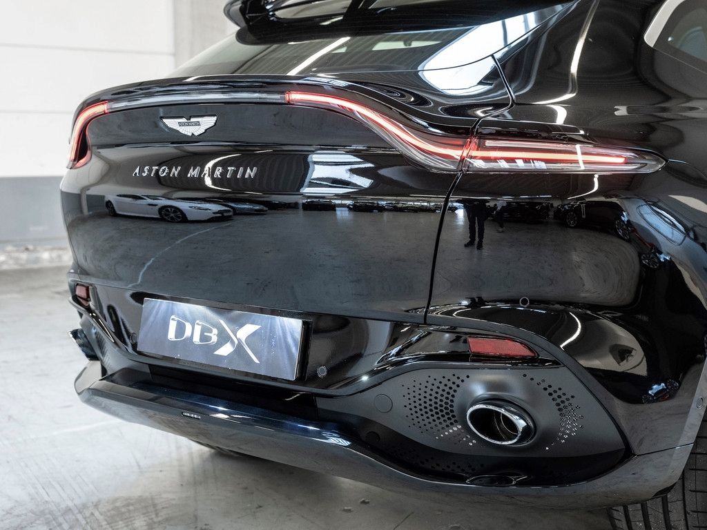 Aston Martin DBX 2024