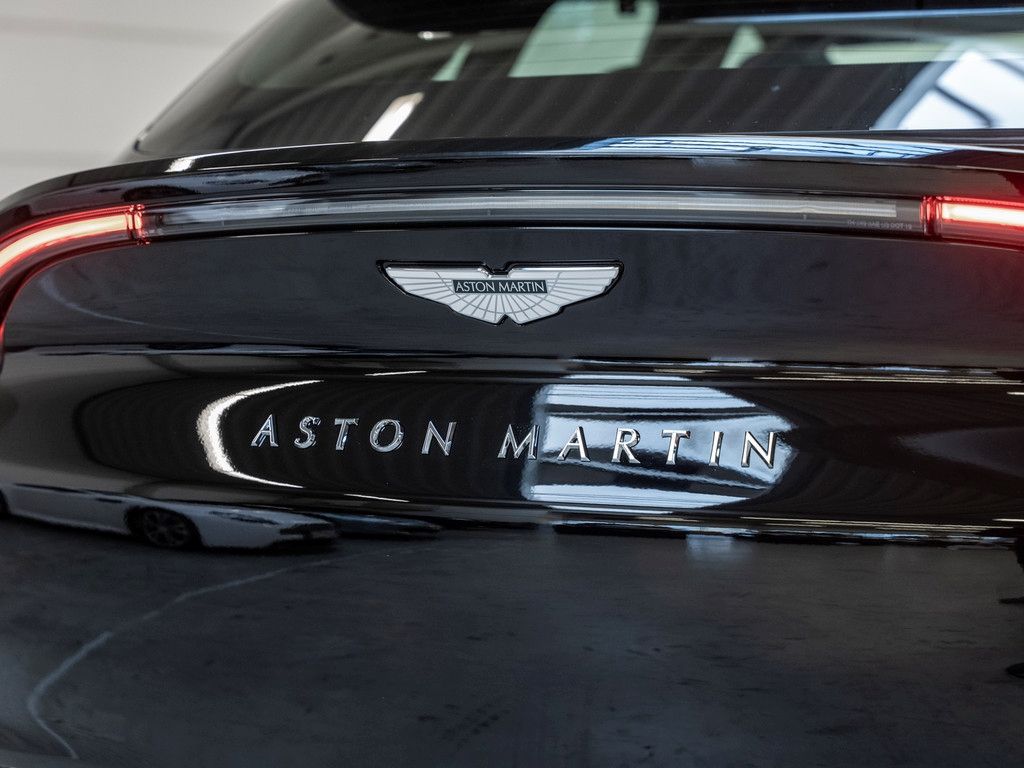 Aston Martin DBX 2024