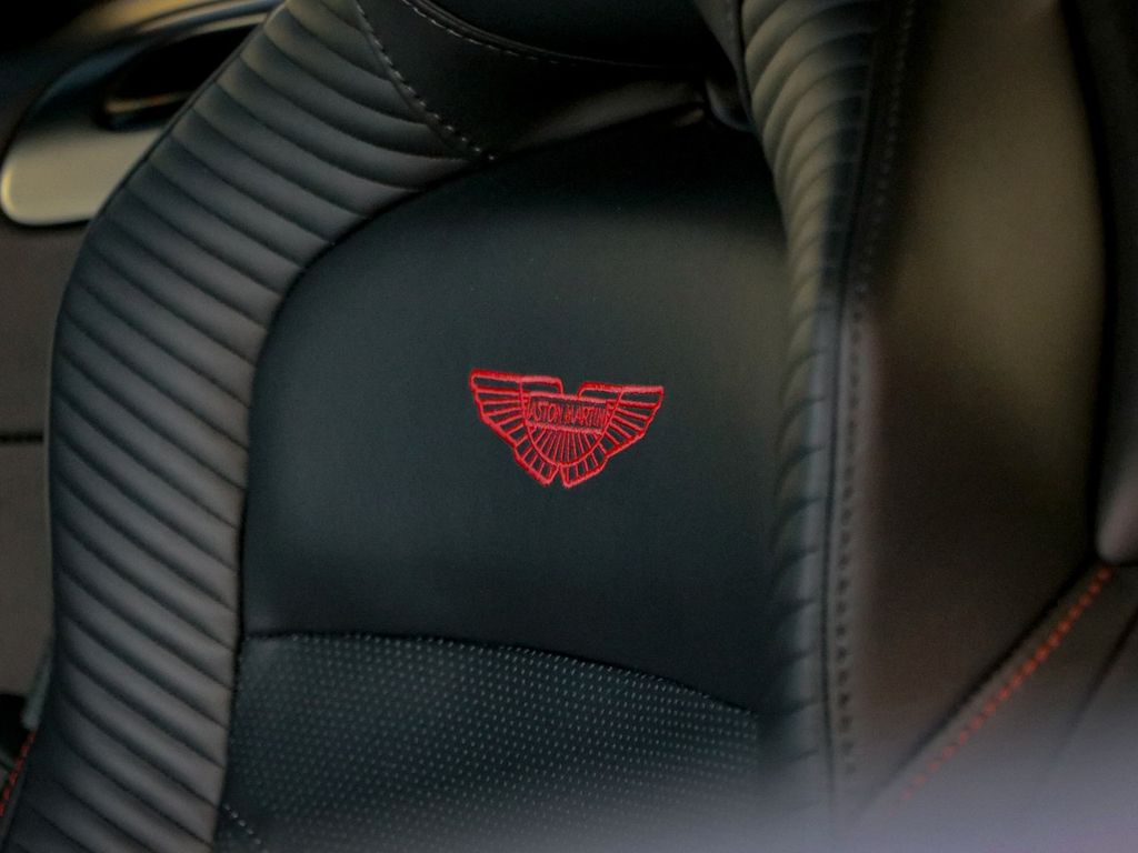 Aston Martin DBS 2024