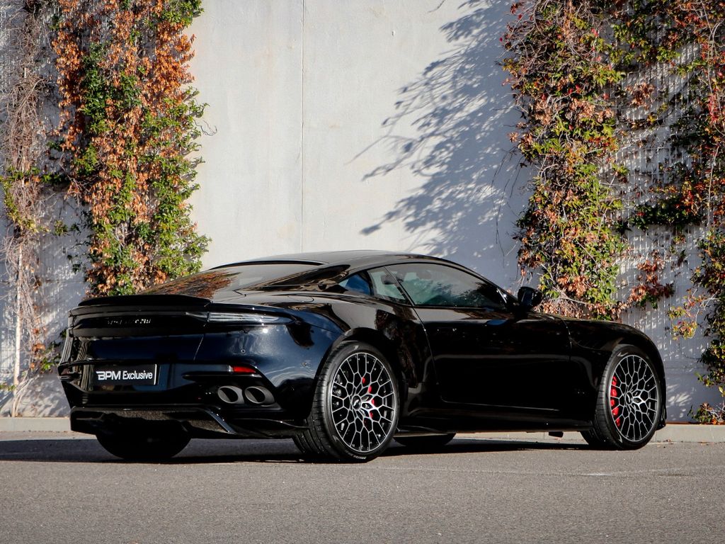 Aston Martin DBS 2024