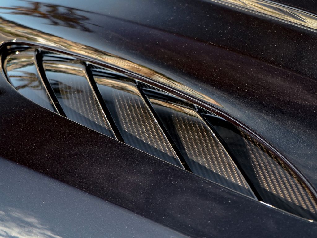 Aston Martin DBS 2024