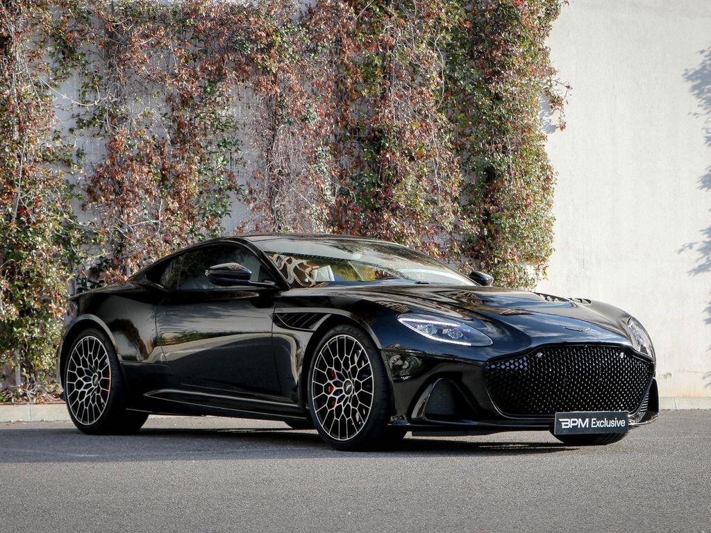 Aston Martin DBS 2024