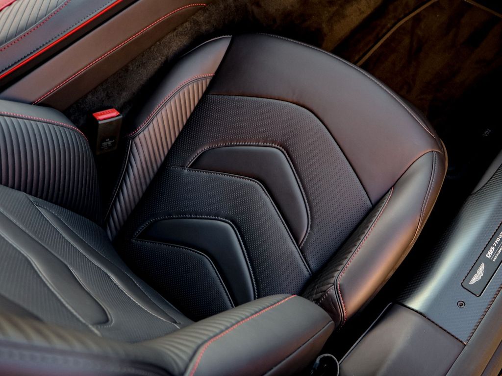 Aston Martin DBS 2024