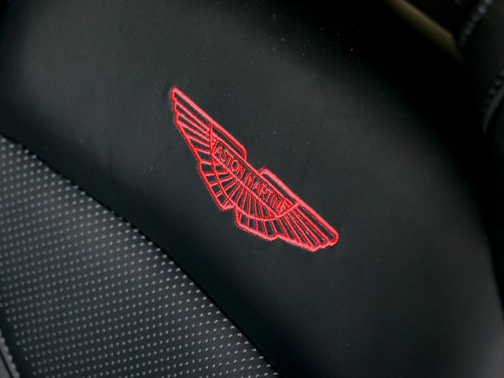 Aston Martin DBS 2024