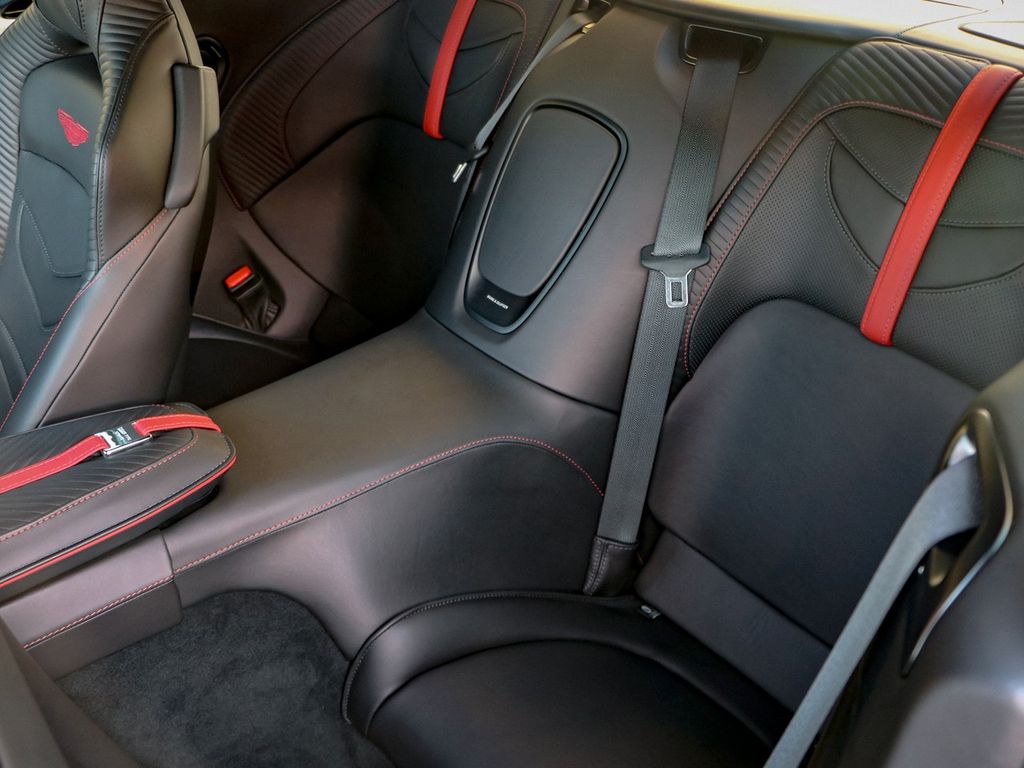 Aston Martin DBS 2024